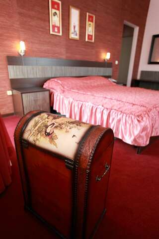 Фото Гостиница Бристоль Ейск Двухместный номер с 2 двуспальными кроватями 3 Гостиница Бристоль Ейск Двухместный номер с 2 двуспальными кроватями-3