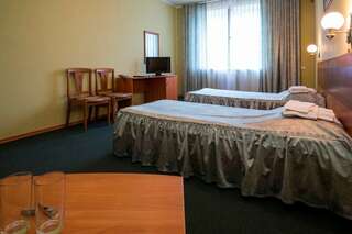 Фото Гостиница Бристоль Ейск Большой двухместный номер с 1 кроватью 4 Гостиница Бристоль Ейск Большой двухместный номер с 1 кроватью-4