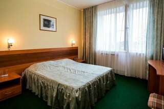 Фото Гостиница Бристоль Ейск Большой двухместный номер с 1 кроватью 1 Гостиница Бристоль Ейск Большой двухместный номер с 1 кроватью-1