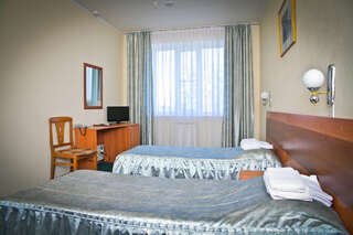 Фото Гостиница Бристоль Ейск Большой двухместный номер с 1 кроватью 3 Гостиница Бристоль Ейск Большой двухместный номер с 1 кроватью-3