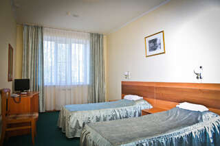 Фото Гостиница Бристоль Ейск Большой двухместный номер с 1 кроватью 2 Гостиница Бристоль Ейск Большой двухместный номер с 1 кроватью-2