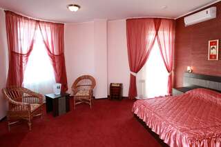 Фото Гостиница Бристоль Ейск Двухместный номер с 2 двуспальными кроватями 1 Гостиница Бристоль Ейск Двухместный номер с 2 двуспальными кроватями-1