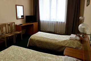 Фото Гостиница Бристоль Ейск Двухместный номер с 2 двуспальными кроватями 2 Гостиница Бристоль Ейск Двухместный номер с 2 двуспальными кроватями-2