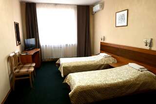 Фото Гостиница Бристоль Ейск Двухместный номер с 2 двуспальными кроватями 1 Гостиница Бристоль Ейск Двухместный номер с 2 двуспальными кроватями-1