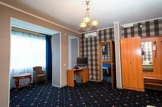 Фото Гостиница Бристоль Ейск Люкс с 1 спальней 1 Гостиница Бристоль Ейск Люкс с 1 спальней-1